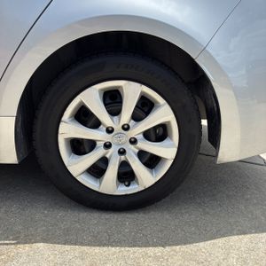2023 Toyota COROLLA LE thumbnail 18
