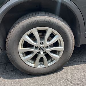 2019 Nissan ROGUE SV thumbnail 19