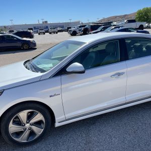 HYUNDAI SONATA HYBRID LIMITED - 2