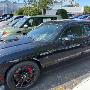 صورة 2 لـ 2023 Dodge CHALLENGER R/T SCAT PACK