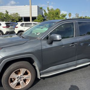 صورة 2 لـ 2021 Toyota RAV4 XLE