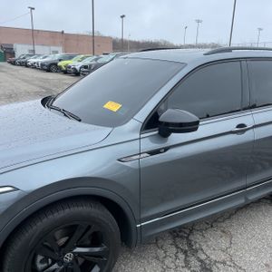 VOLKSWAGEN TIGUAN SE R-LINE BLACK - 2