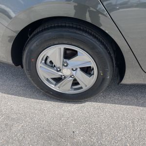 صورة مصغرة 19 لـ 2024 Hyundai ELANTRA SE