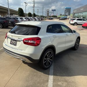 MERCEDES-BENZ GLA - 8
