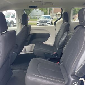 صورة 34 لـ 2024 Chrysler VOYAGER LX