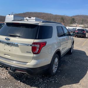 FORD EXPLORER XLT - 8