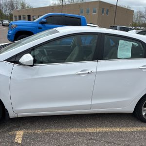 HYUNDAI ELANTRA GT BASE - 4