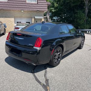 صورة 8 لـ 2019 Chrysler 300 S