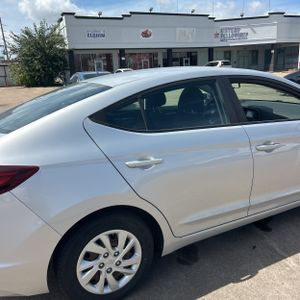 صورة 9 لـ 2019 Hyundai ELANTRA SE