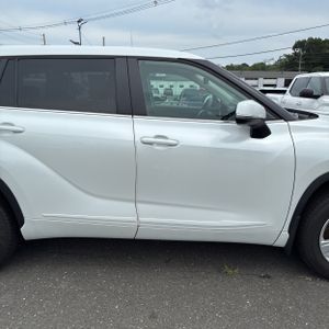 2023 Toyota HIGHLANDER LE thumbnail 11