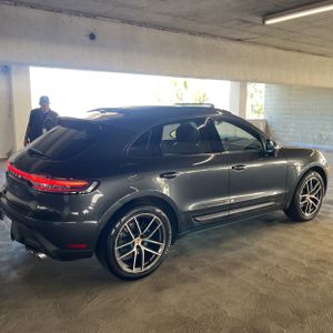 2024 Porsche MACAN photo 10