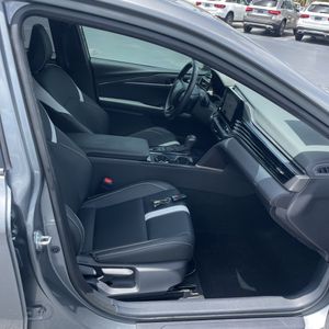 2025 Toyota CAMRY SE thumbnail 32