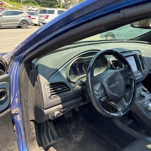 2015 Chrysler 200 S — миниатюра 35