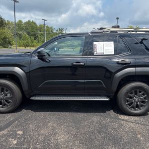 2025 Toyota 4RUNNER SR5 — фото 4