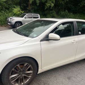 2017 Toyota CAMRY SE photo 2