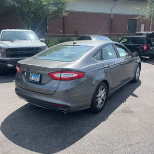 FORD FUSION SE - 8