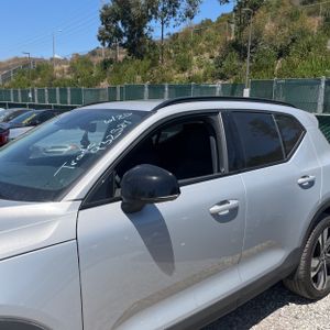 2023 Volvo XC40 B5 ULTIMATE DARK THEME — фото 4