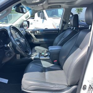 صورة مصغرة 32 لـ 2017 Lexus GX 460 BASE