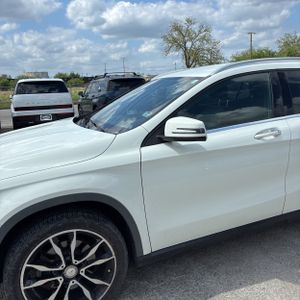 MERCEDES-BENZ GLA - 2