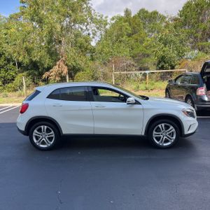 MERCEDES-BENZ GLA - 10