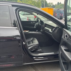 2023 Volvo XC60 B5 CORE thumbnail 33