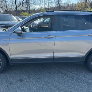 VOLKSWAGEN TIGUAN SE 4MOTION - 4