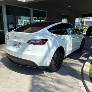TESLA MODEL Y LONG RANGE - 5