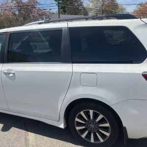 TOYOTA SIENNA - 6