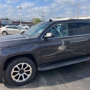 CHEVROLET SUBURBAN LT - 2