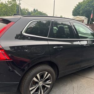 2023 Volvo XC60 B5 CORE photo 9