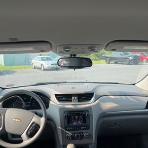 2017 Chevrolet TRAVERSE LS — миниатюра 38