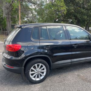 Volkswagen Tiguan S - 9