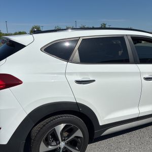 HYUNDAI TUCSON LIMITED - 9