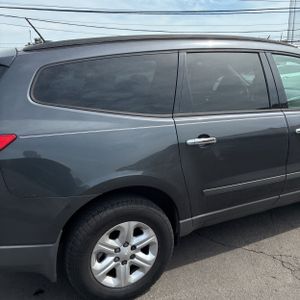CHEVROLET TRAVERSE LS - 9