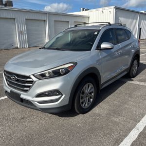 HYUNDAI TUCSON SE PLUS - 1