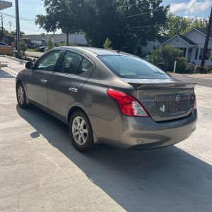 2014 Nissan VERSA SV photo 5