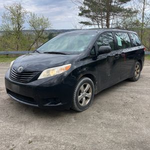 TOYOTA SIENNA - 1