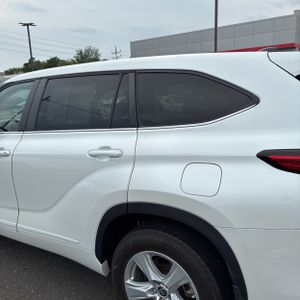 2023 Toyota HIGHLANDER LE photo 6