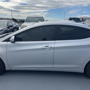 HYUNDAI ELANTRA GLS - 4