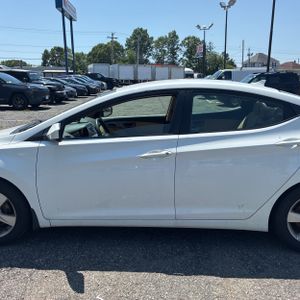 2013 Hyundai ELANTRA GLS — фото 4