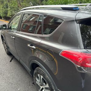 صورة 6 لـ 2017 Toyota RAV4 LE