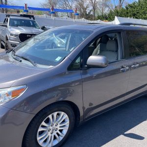 TOYOTA SIENNA - 2