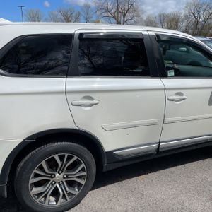 MITSUBISHI OUTLANDER ES - 8