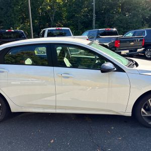 صورة 11 لـ 2025 Hyundai ELANTRA SEL SPORT