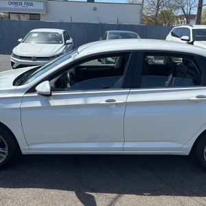 VOLKSWAGEN JETTA SE - 4