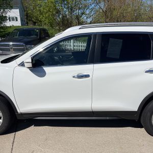 NISSAN ROGUE SV - 4