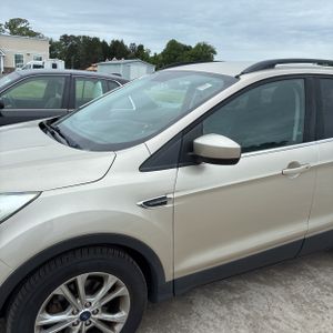 FORD ESCAPE SE - 2