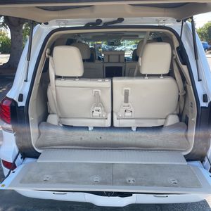 2015 Lexus LX 570 BASE — фото 44