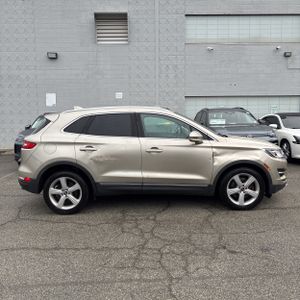 صورة 10 لـ 2015 Lincoln MKC BASE