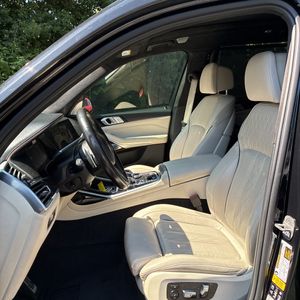 صورة 32 لـ 2021 BMW X7 M50I